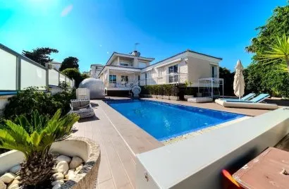 Villa de 5 chambres à Torrevieja, Spain No. 1098