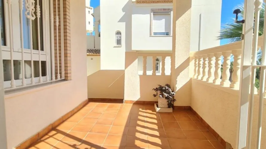 Villa de 124m² à Alicante, Espagne No. 1228 № 16