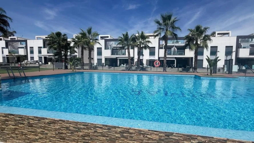 Bungalow de 160m² à Guardamar del Segura, Espagne No. 1144