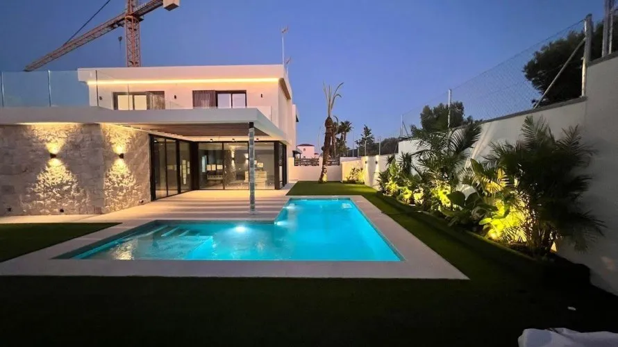 Villa de 3 chambres à Alicante, Espagne No. 932 № 15