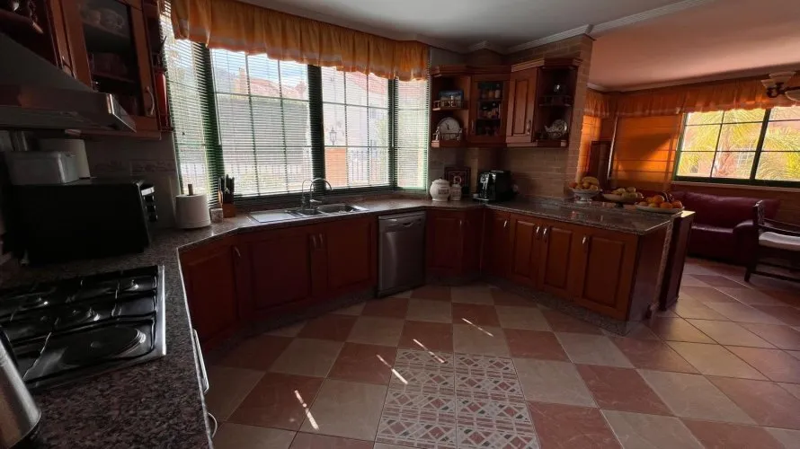Villa de 480m² à Benidorm, Espagne No. 1036 № 28