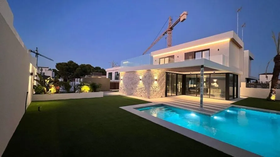 Villa de 3 chambres à Alicante, Espagne No. 932 № 17