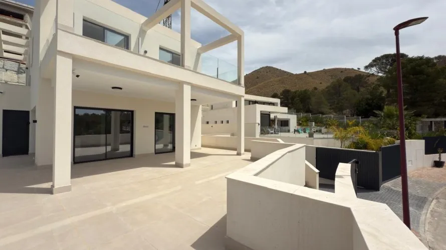 Villa de 7 chambres à Finestrat, Espagne No. 566 № 11