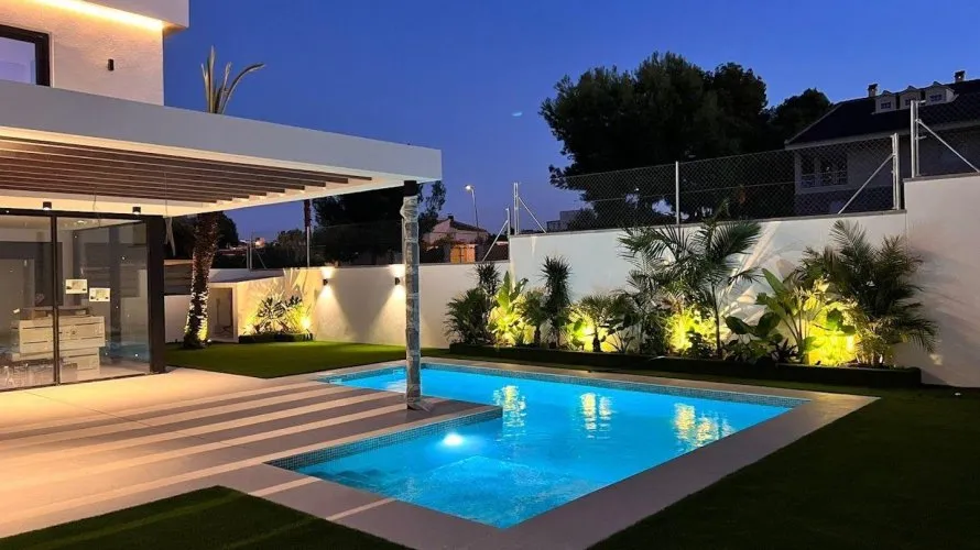 Villa de 3 chambres à Alicante, Espagne No. 932 № 13