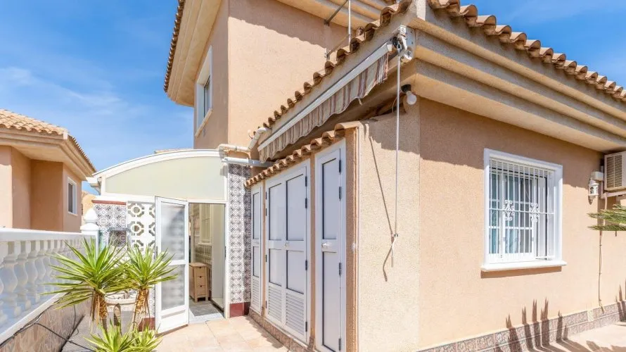 Villa de 3 chambres à Torrevieja, Spain No. 610 № 17