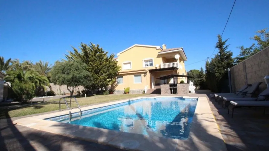 Villa de 5 chambres à Cabo Roig, Espagne No. 959