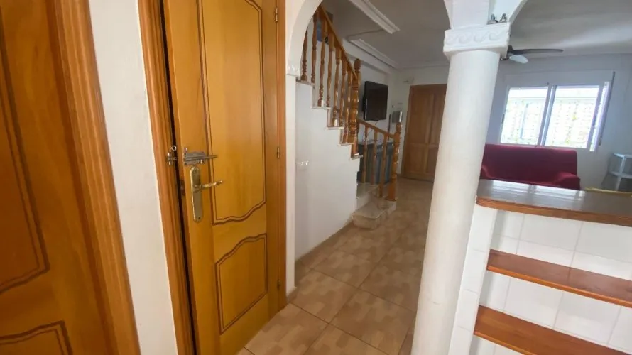House de 3 chambres à Torrevieja, Espagne No. 1330 № 8