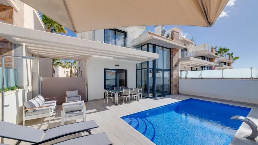 Villa de 3 chambres à La Zenia, Spain No. 638