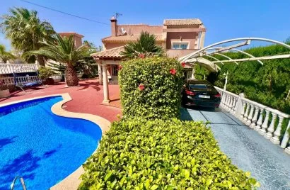 Villa de 3 chambres à Torrevieja, Spain No. 564