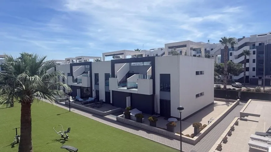 Bungalow de 160m² à Guardamar del Segura, Espagne No. 1144 № 27