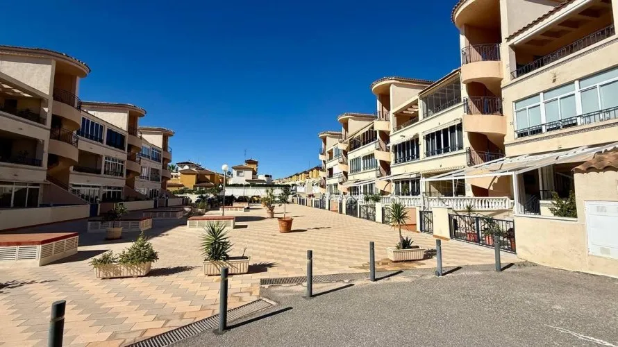 Apartment de 2 chambres à Orihuela, Espagne No. 1557