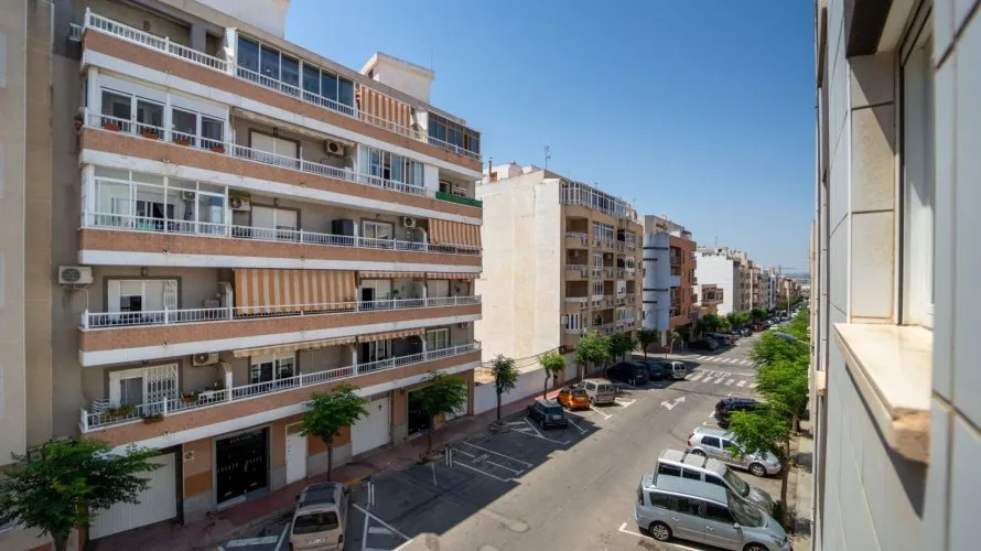Apartment de 2 chambres à Torrevieja, Espagne No. 1547 № 1