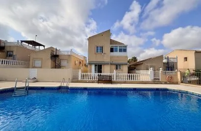 House de 4 chambres à Torrevieja, Espagne No. 1666