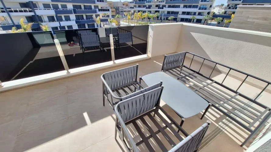 Apartment de 2 chambres à Torrevieja, Espagne No. 1669 № 3