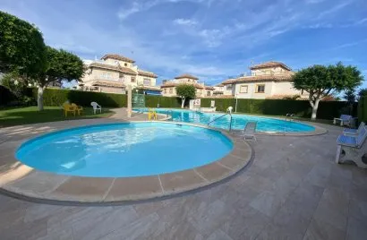 Bungalow de 2 chambres à Alicante, Espagne No. 1645