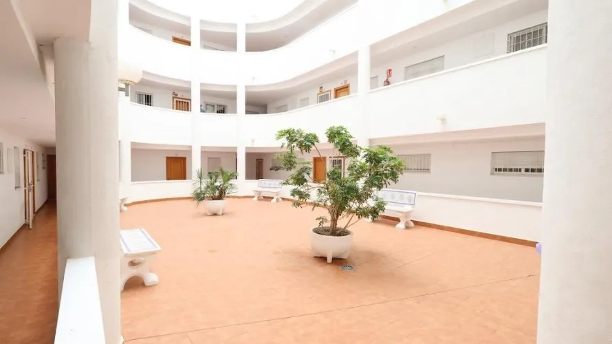 Apartment de 2 chambres à Torrevieja, Espagne No. 1739 № 1