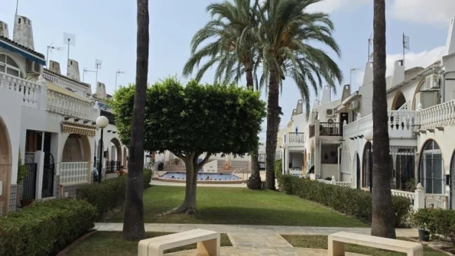 House de 2 chambres à Torrevieja, Espagne No. 1807 № 1