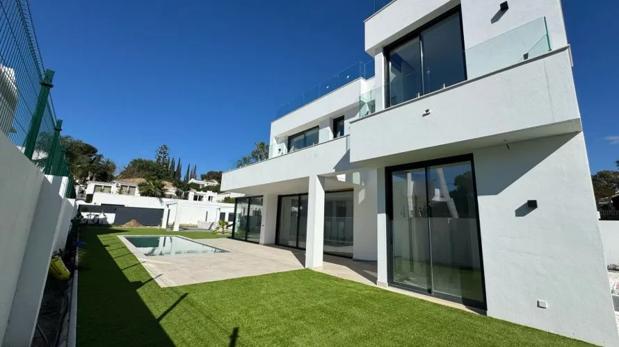 4 bedrooms villa for sale , Estepona, Spain No. 414 № 1