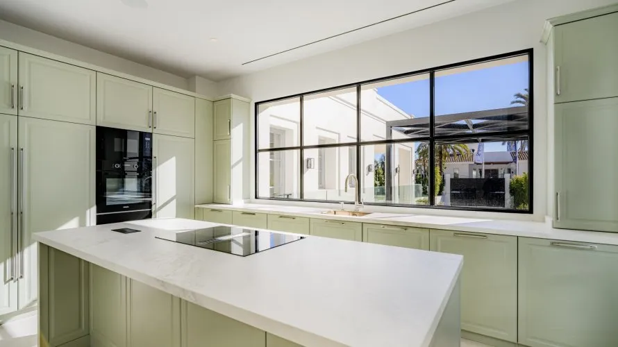 4 bedrooms villa for sale , Nueva Andalucia, Spain No. 276 № 5