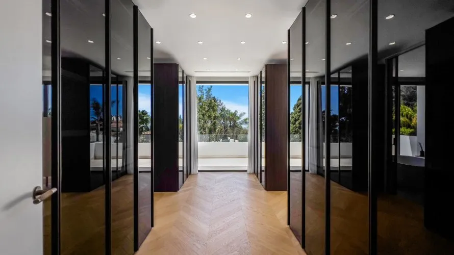 6 bedrooms villa for sale , Marbella, Spain No. 410 № 16