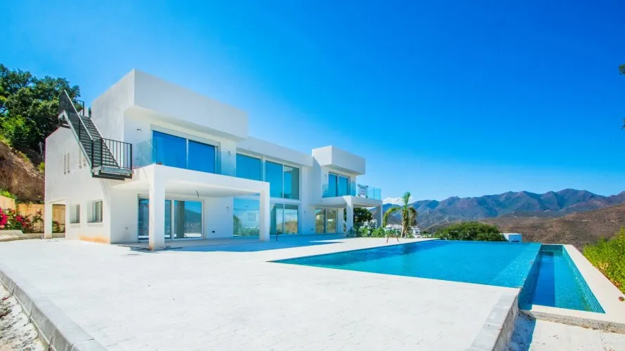 4 bedrooms villa for sale , Marbella, Spain No. 245 № 9