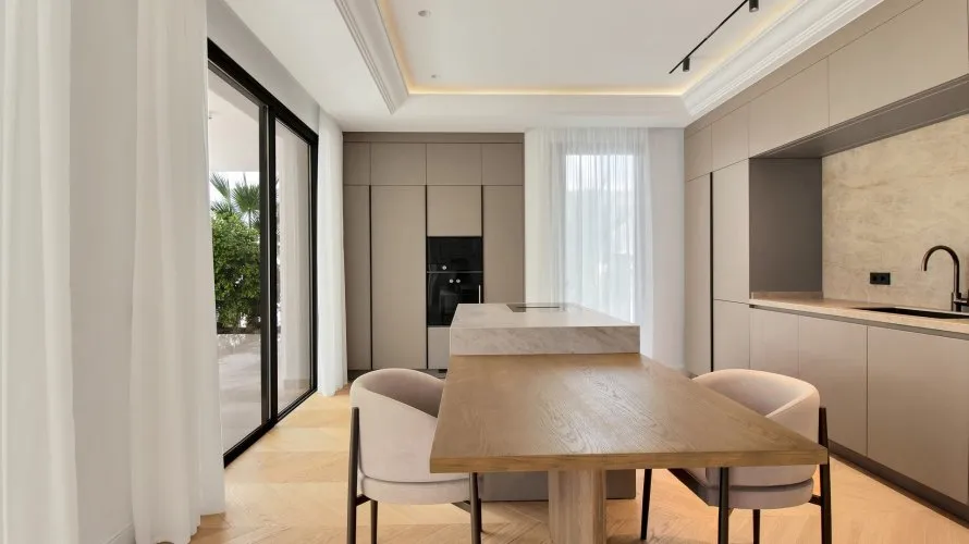 6 bedrooms villa for sale , Marbella, Spain No. 317 № 1