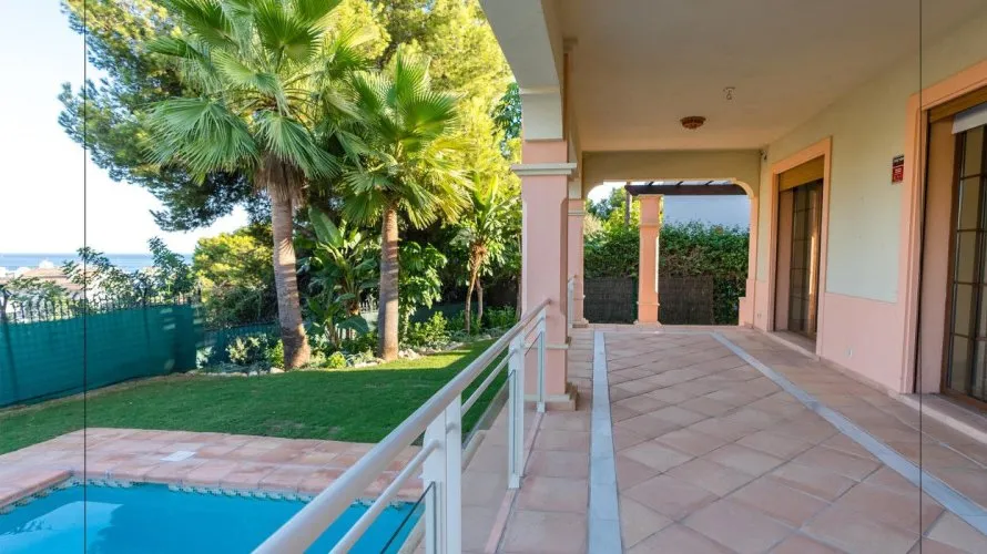 4 bedrooms villa for sale , Marbella, Spain No. 191 № 2