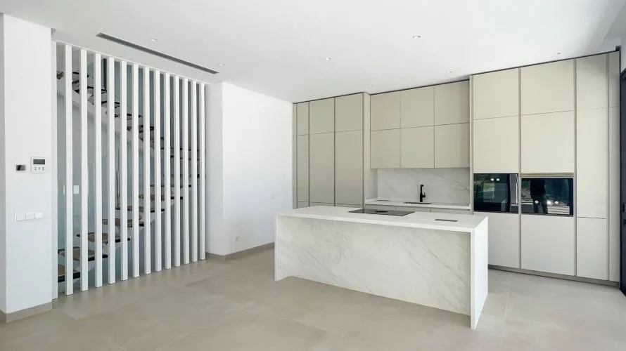 4 bedrooms villa for sale , Marbella, Spain No. 142 № 3