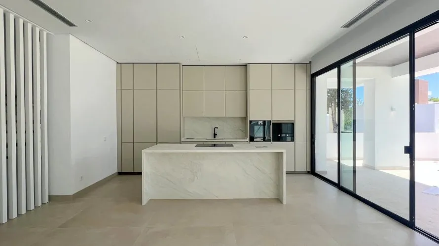 4 bedrooms villa for sale , Marbella, Spain No. 142 № 4