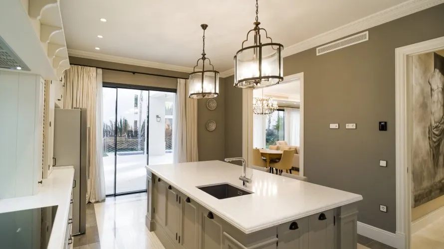 6 bedrooms villa for sale , Marbella, Spain No. 411 № 3