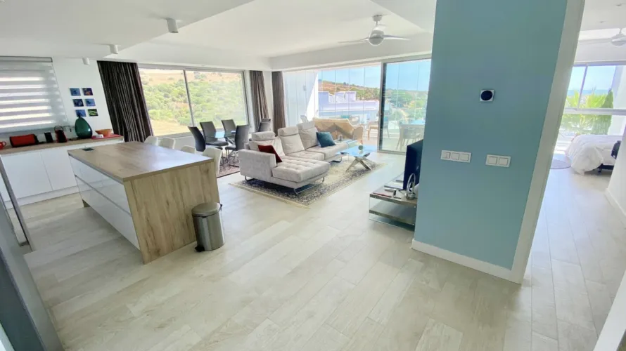 3 bedrooms apartment for sale , Estepona, Spain No. 423 № 2