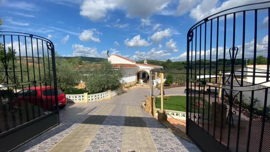 3 bedrooms house for sale , Algimia d'Alfara, Spain No. 685 № 20
