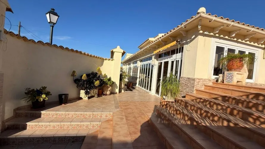 4 bedrooms villa for sale, Villamartin, Spain No. 1310 № 4