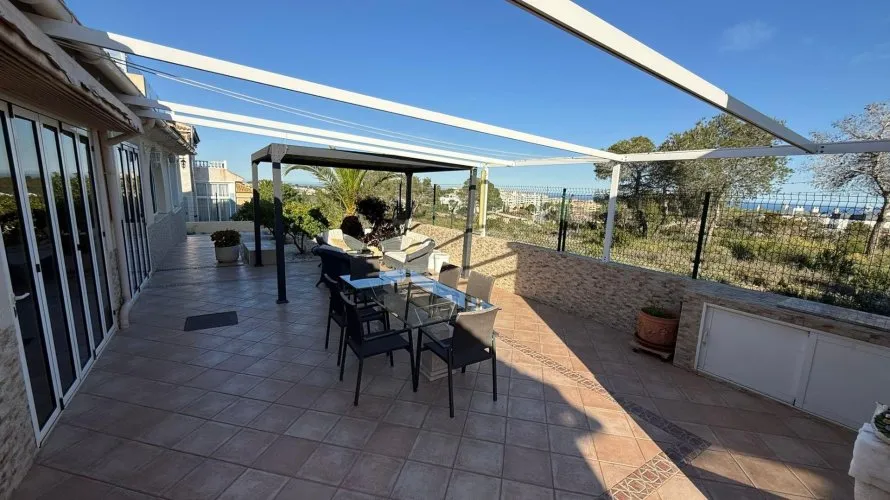 4 bedrooms villa for sale, Villamartin, Spain No. 1310 № 1