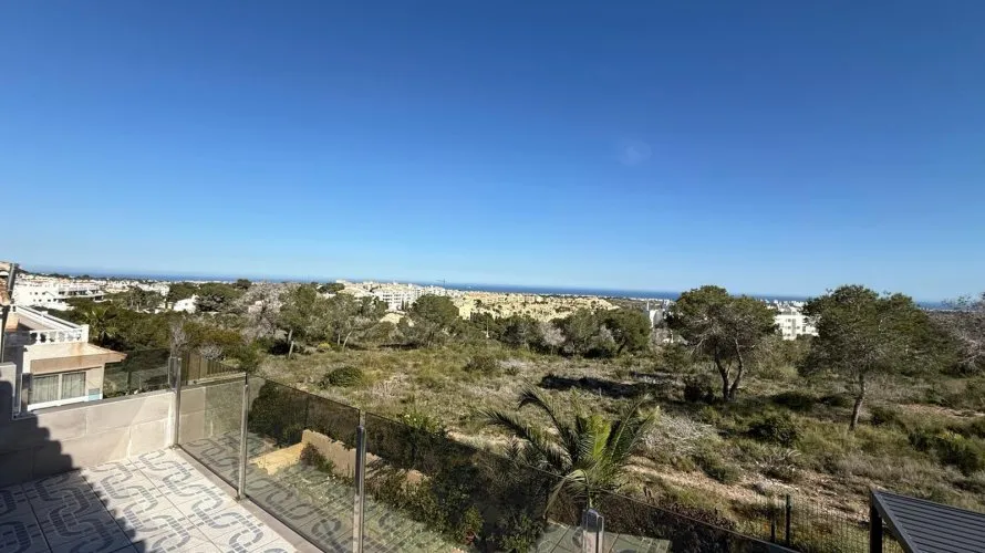 4 bedrooms villa for sale, Villamartin, Spain No. 1310