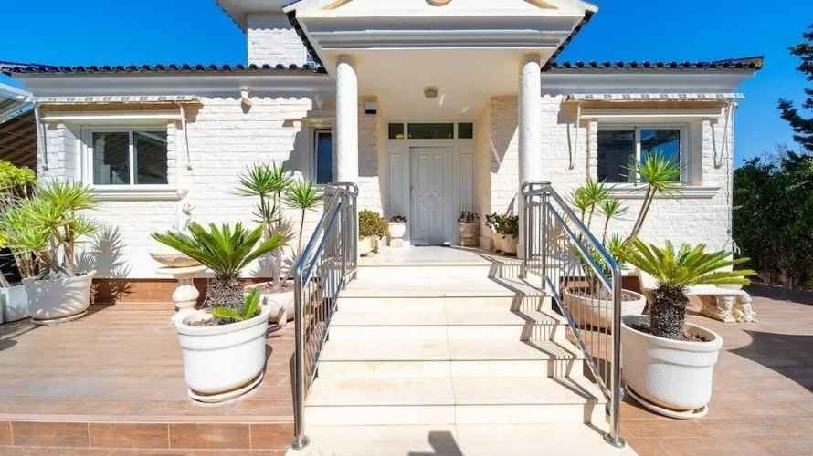 5 bedrooms villa for sale, Torrevieja, Spain No. 1098