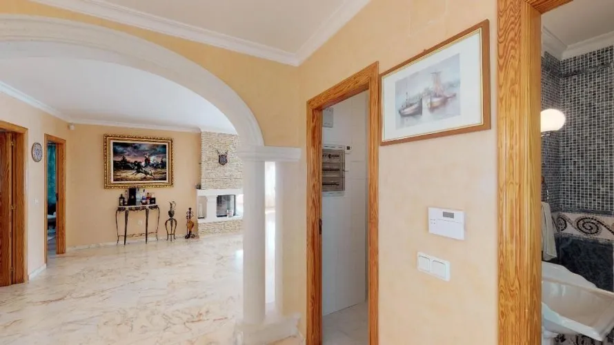 7 bedrooms villa for sale, Maryvilla, Spain No. 795 № 10