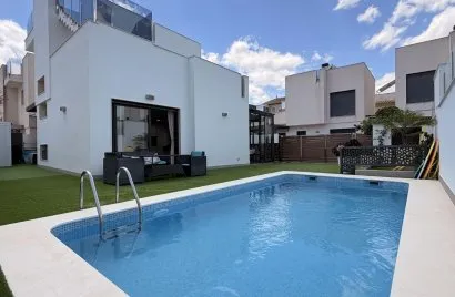 5 bedrooms villa for sale , Torrevieja, Spain No. 1357