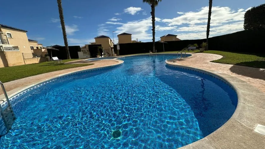 3 bedrooms house for sale , La Florida, Spain No. 622 № 3