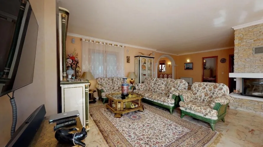 7 bedrooms villa for sale, Maryvilla, Spain No. 795 № 3