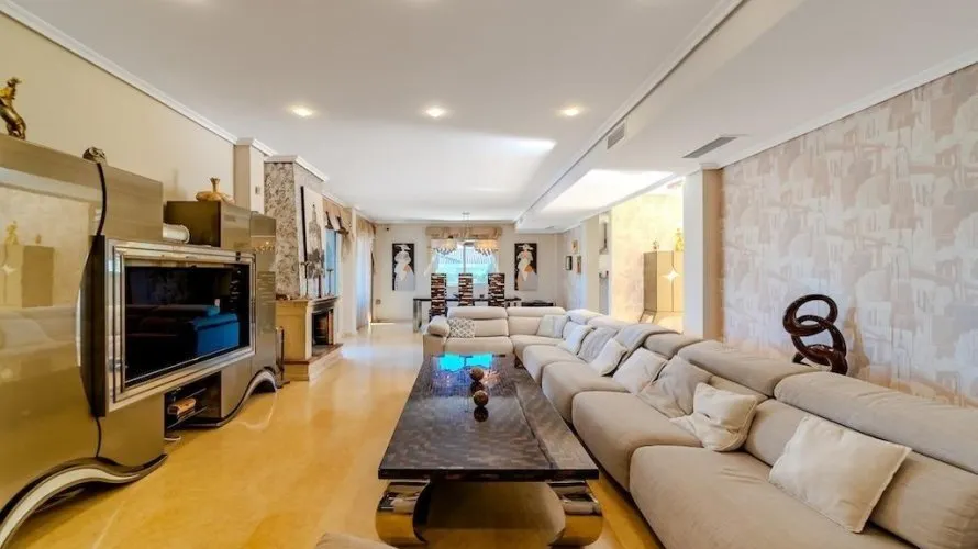 5 bedrooms villa for sale, Torrevieja, Spain No. 1098 № 1