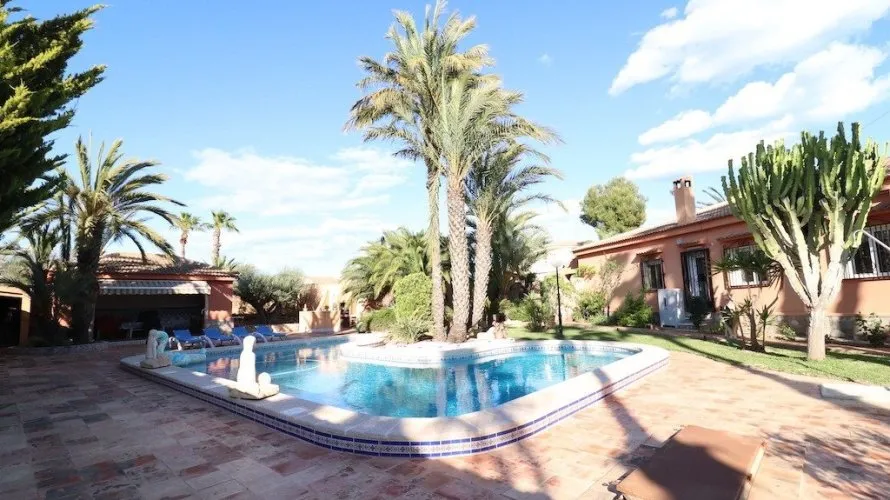 5 bedrooms apartment for sale, El Chaparral, Spain No. 958