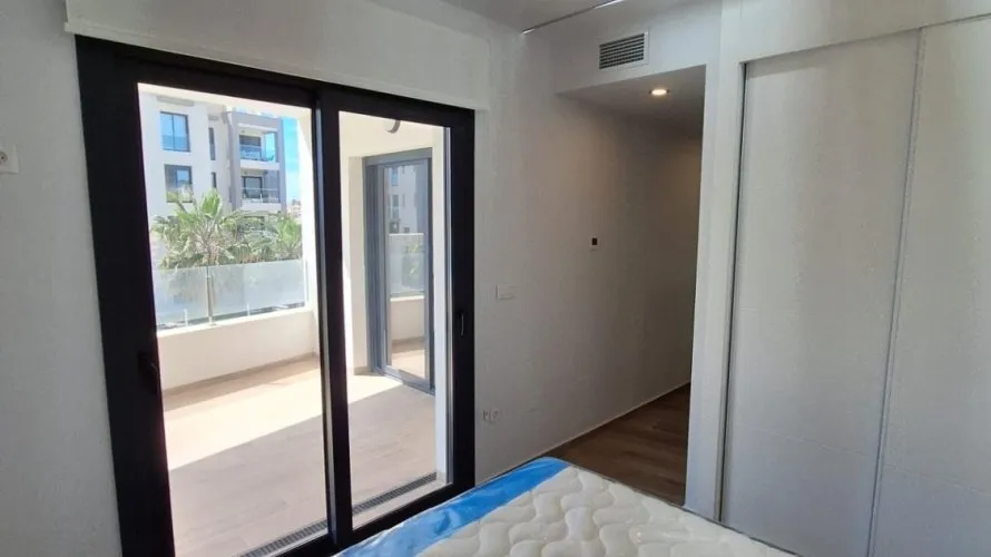 2 bedrooms apartment for sale, Villamartin, Spain No. 950 № 9