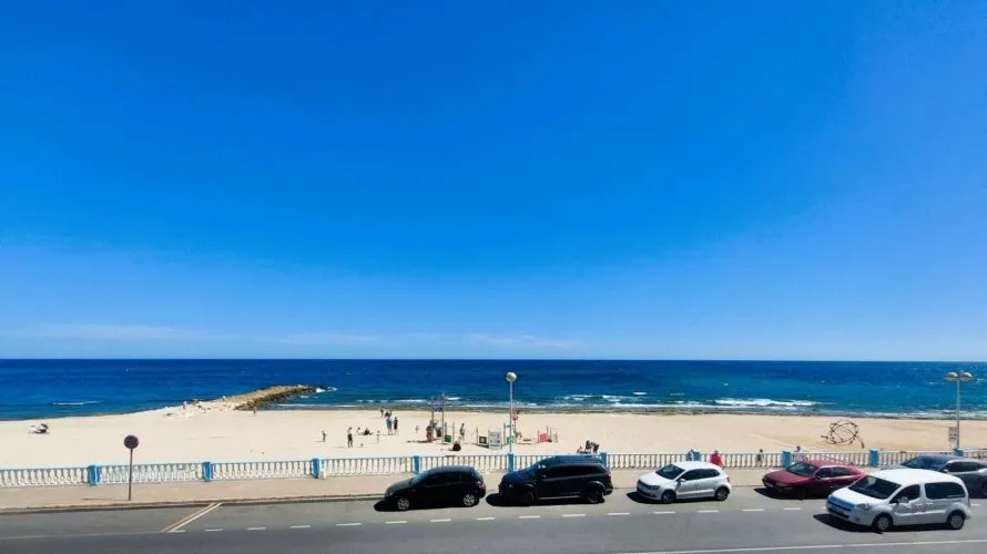 4 bedrooms apartment for sale, Torrevieja, Spain No. 957 № 1