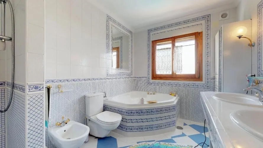 7 bedrooms villa for sale, Maryvilla, Spain No. 795 № 23