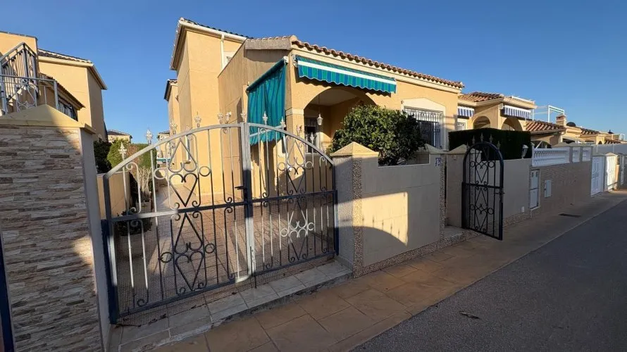 3 bedrooms house for sale , La Florida, Spain No. 622 № 7