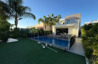 3 bedrooms villa for sale , Ciudad Quesada, Spain No. 1190
