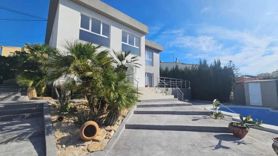 4 bedrooms villa for sale, Calpe, Spain No. 931