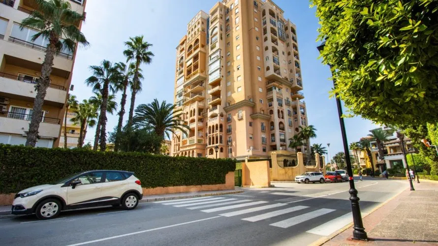 3 bedrooms apartment for sale, Torrevieja, Spain No. 631 № 27