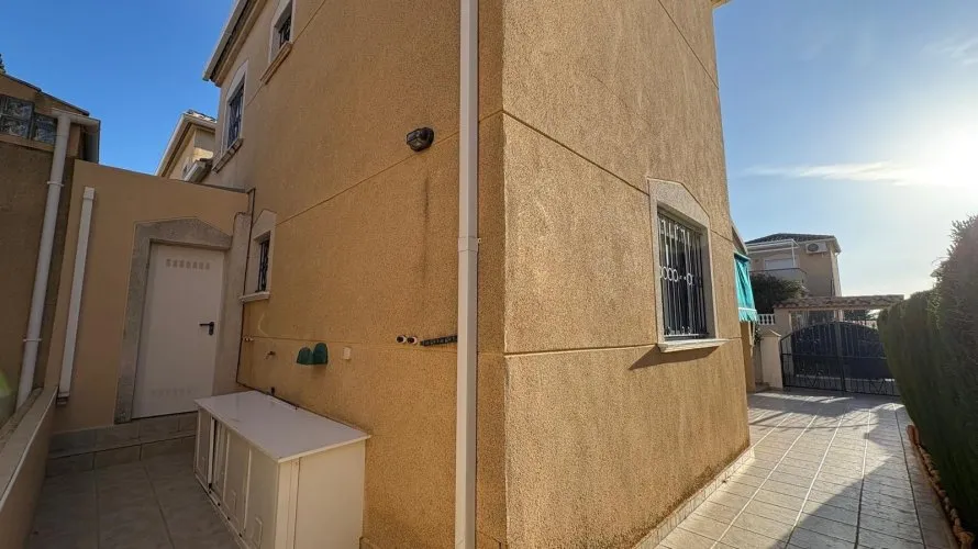 3 bedrooms house for sale , La Florida, Spain No. 622 № 25